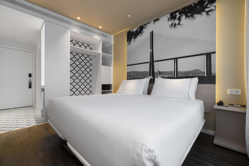 Double or Twin Room (Children Sharing Bed) - Photo 1