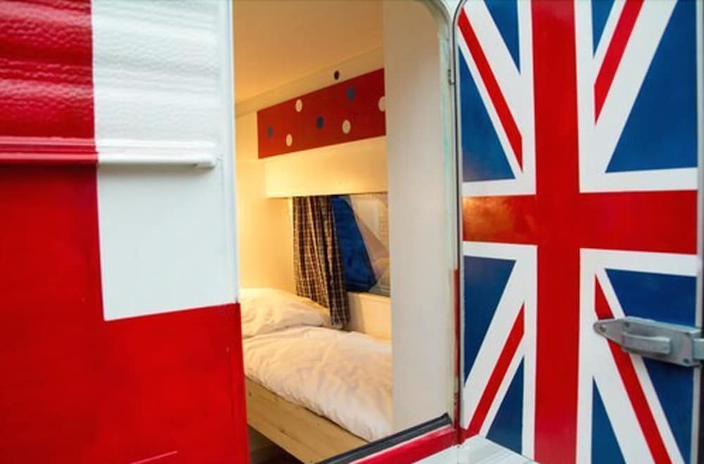 Double Room, Shared Bathroom (Caravan England) photo 2