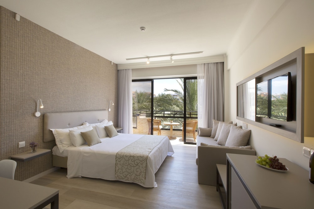 Standard Room, Partial Sea View - Photo 3