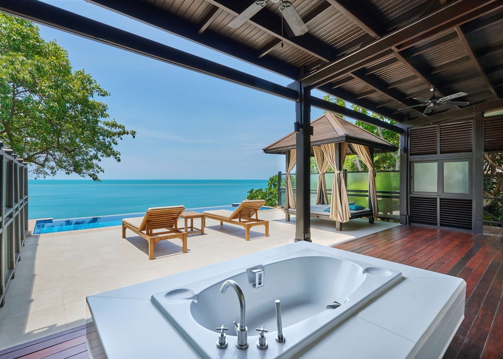 Wellbeing Seafront Pool Villa