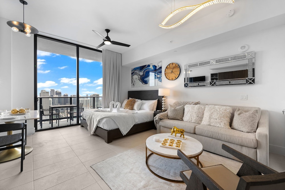 Luxury Studio Suite, 1 Bedroom, City View photo 1