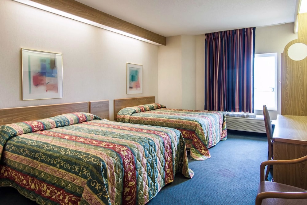 Standard Room, 2 Queen Beds, Non Smoking - Photo 4