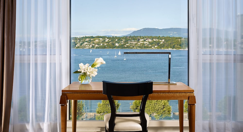 Junior Suite, 1 King Bed, Lake View - Photo 7