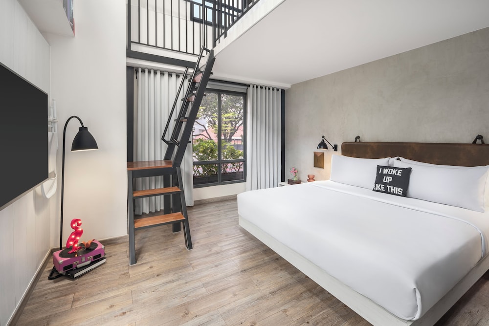 Family Suite (Mezzanine) photo 3