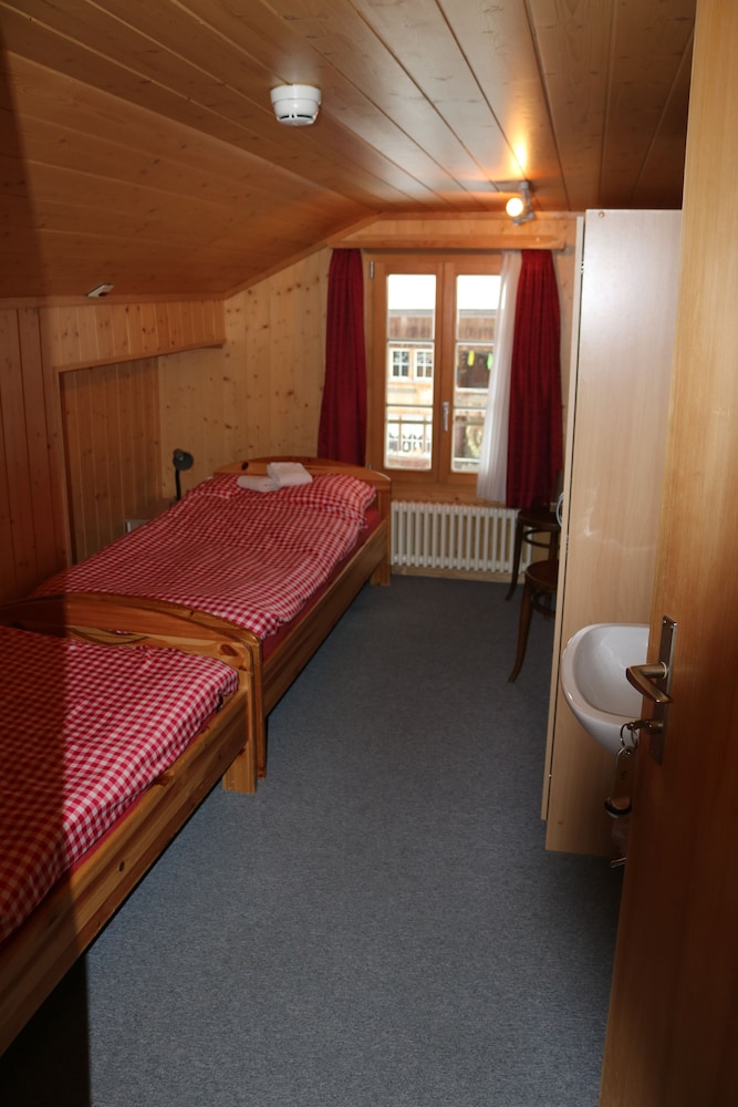Twin Room, 2 Twin Beds, Shared Bathroom photo 1