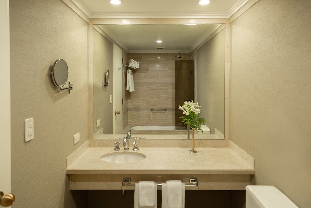 Classic Room, 2 Twin Beds (High Floor) thumbnail 6
