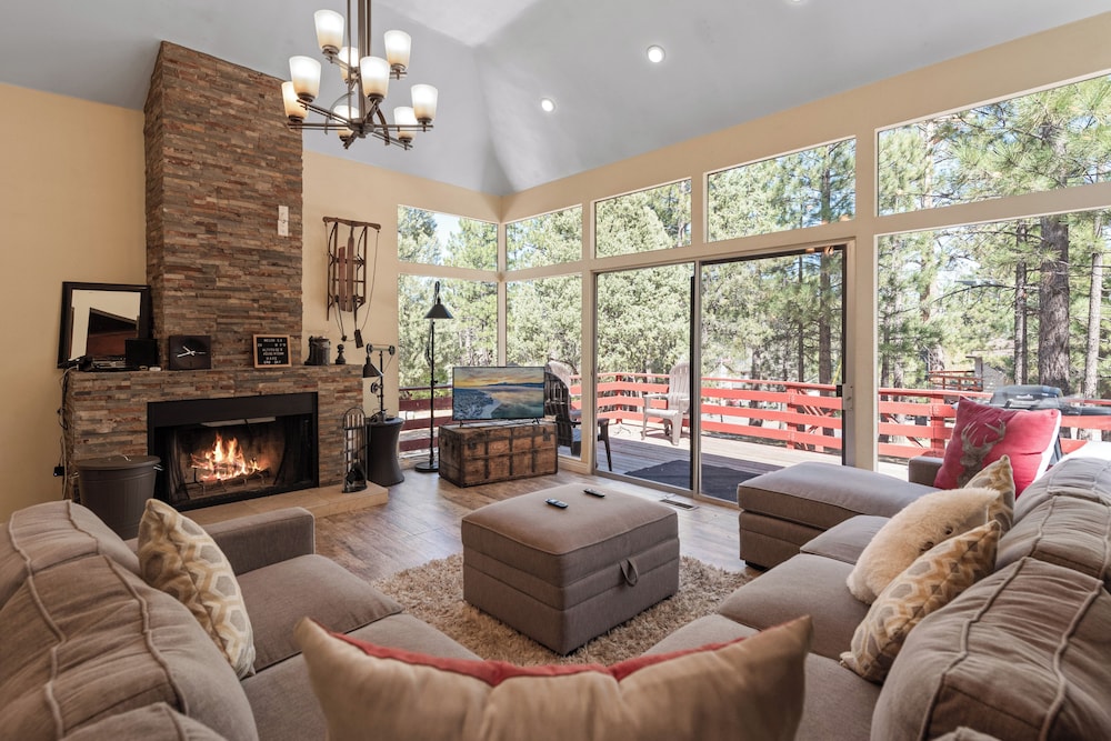 House, Multiple Beds, Patio, Mountain View photo 1