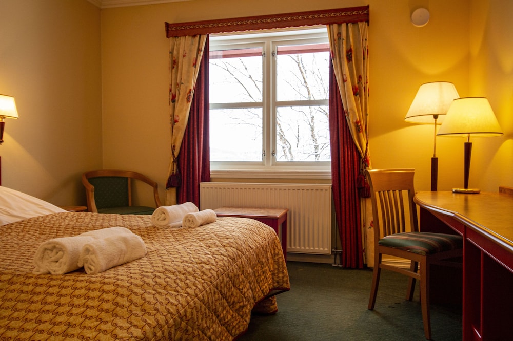 Standard Twin Room, 1 Bedroom, Mountain View, Sea Facing photo 1