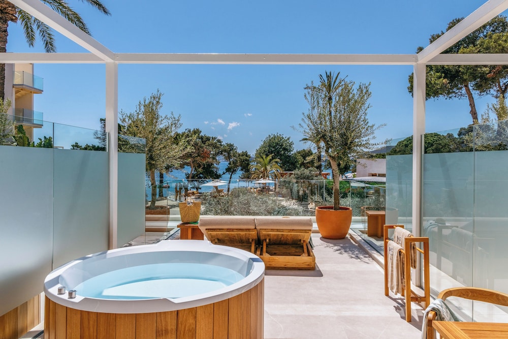 Beyond ME+ Junior Suite with Terrace Tub - Photo 2