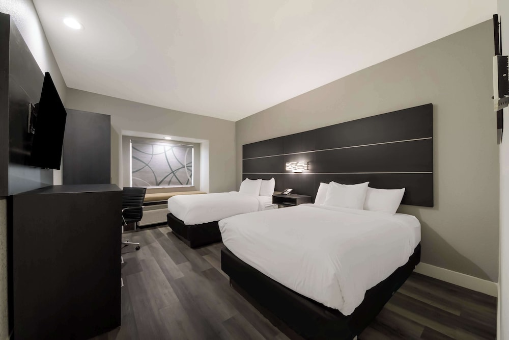 Standard Room, 2 Double Beds, Non Smoking, Refrigerator & Microwave - Photo 2