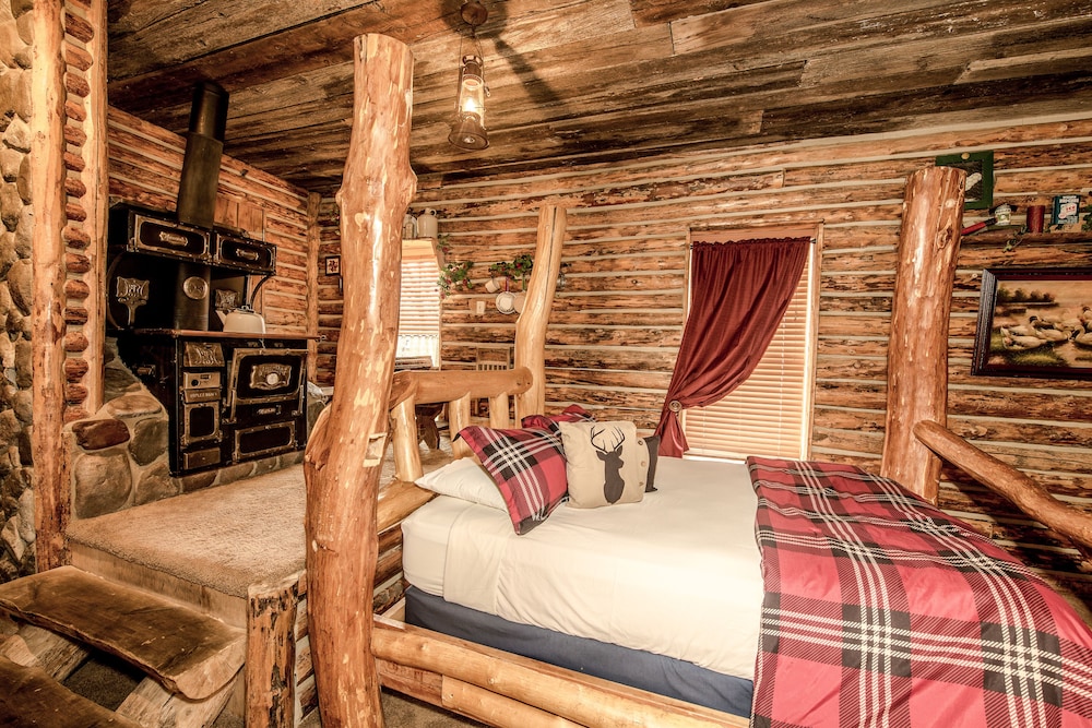 Cabin (Log) - Photo 3