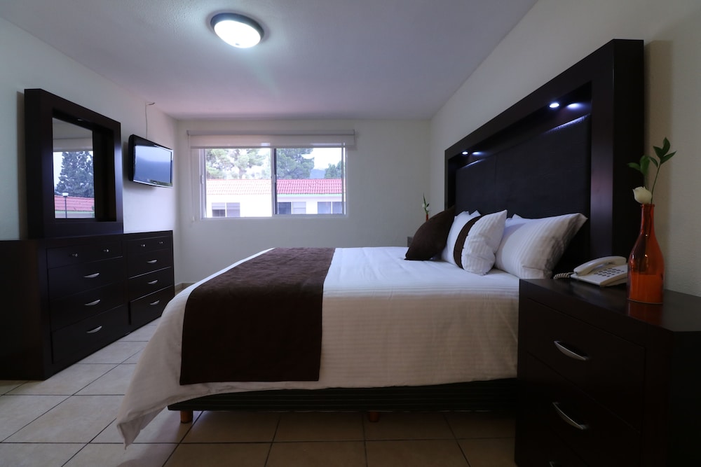Standard Room, 1 King Bed - Photo 4