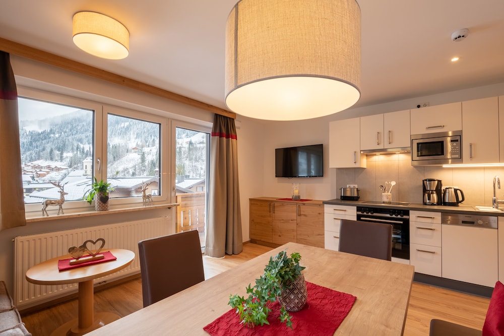 Premium Apartment, 2 Bedrooms, Mountain View, Mountainside (cleaning fee 105 EUR)