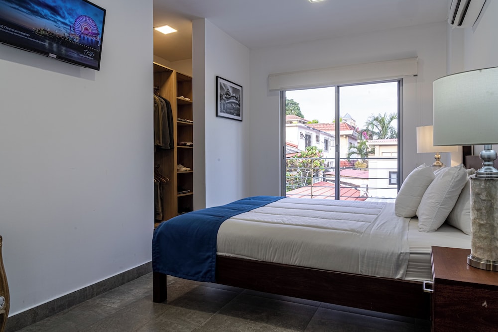 Exclusive Apartment, City View photo 3