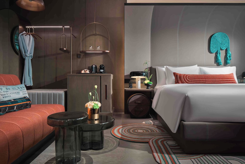 Premium Room, 1 King Bed, City View photo 3
