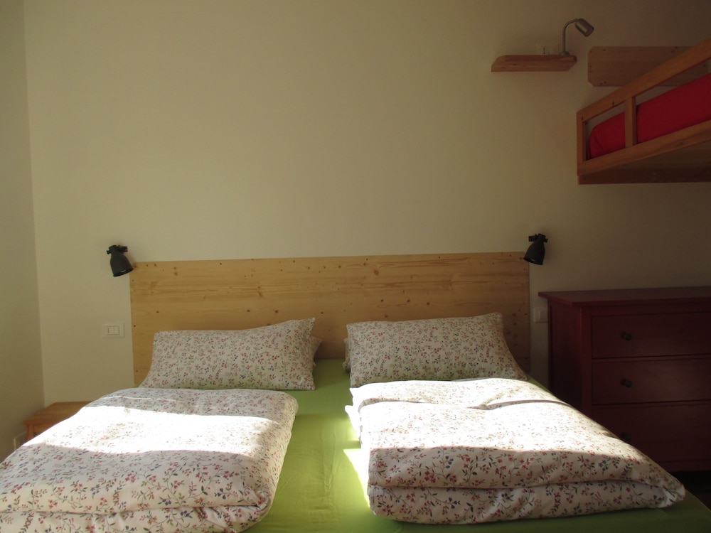 Triple Room, Multiple Beds, Non Smoking, River View photo 1