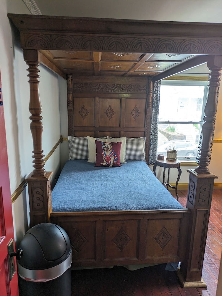 Renaissance Room
