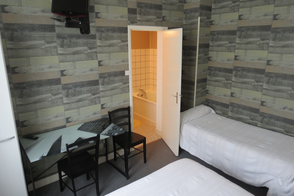 Standard Room, 2 Twin Beds photo 3