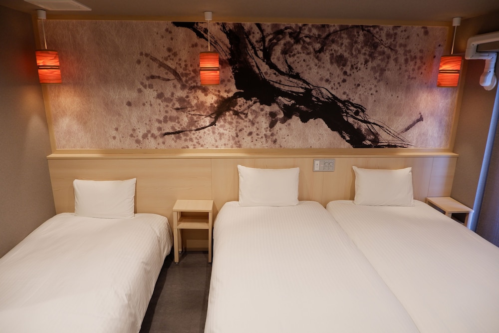 [Non-Smoking] Triple Room (2 Single Beds with Sofa Bed)/ Shower Booth