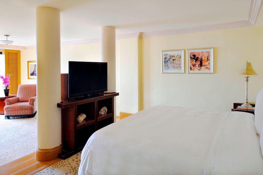 Suite, 2 Bedrooms, Balcony (Balcony) - Photo 5