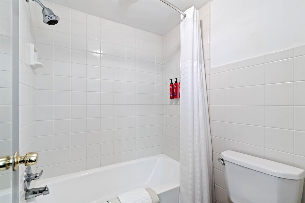 Standard Room, 2 Queen Beds, Non Smoking, Kitchenette (1st Floor) photo 2
