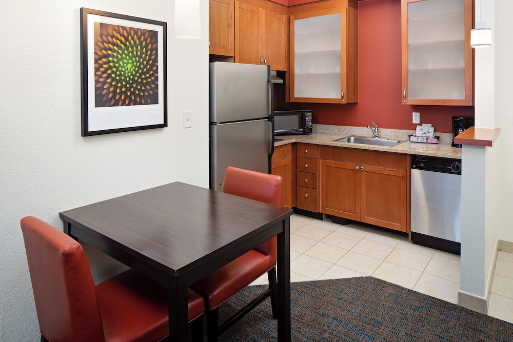 Suite, 1 Bedroom - Photo 3
