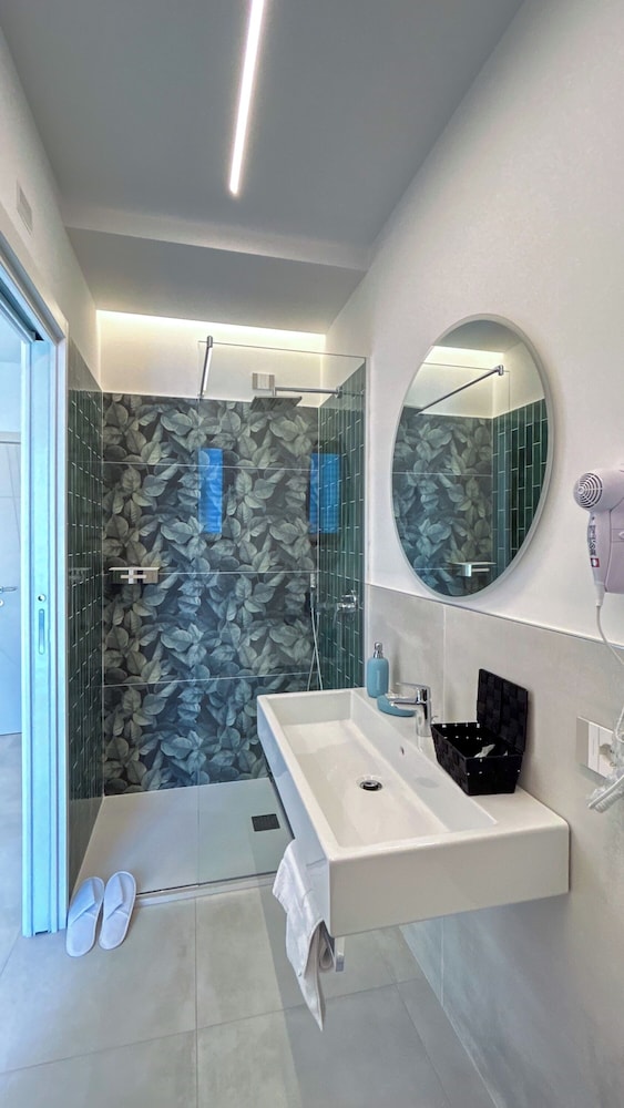 Standard Double Room - Photo 4