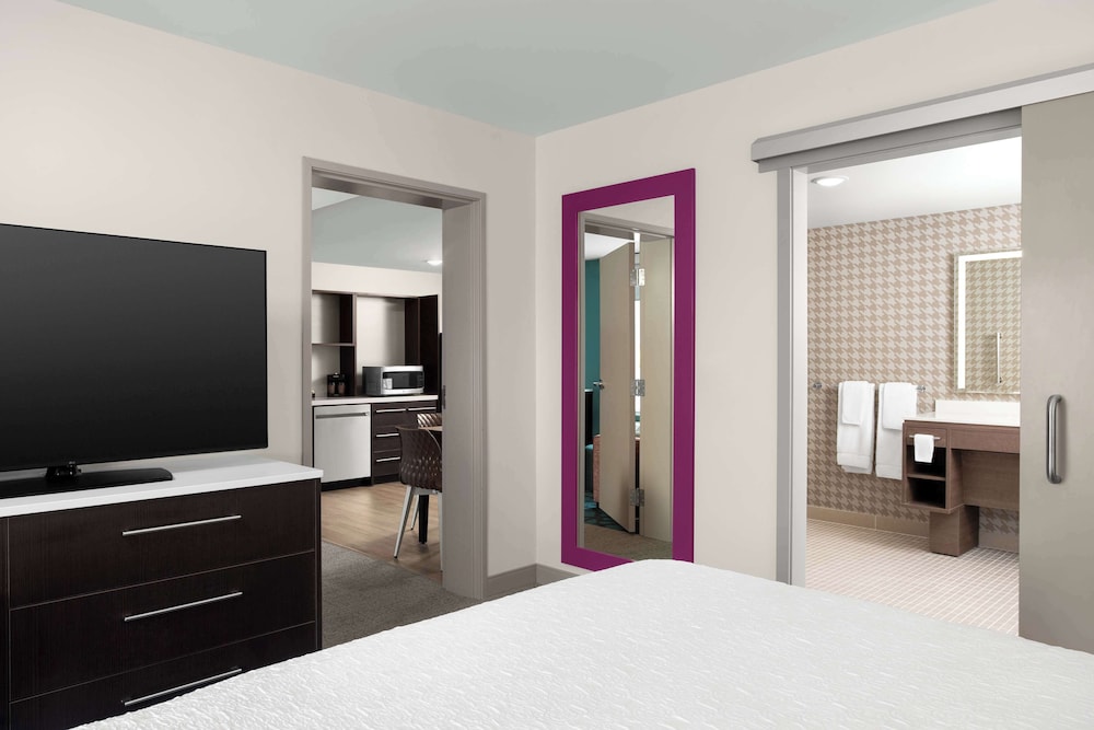 Suite, 1 King Bed, Accessible (Hearing) - Photo 1