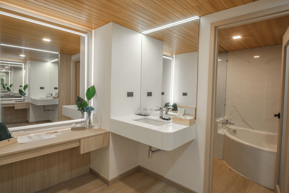 Premier Seaview Room - Photo 5