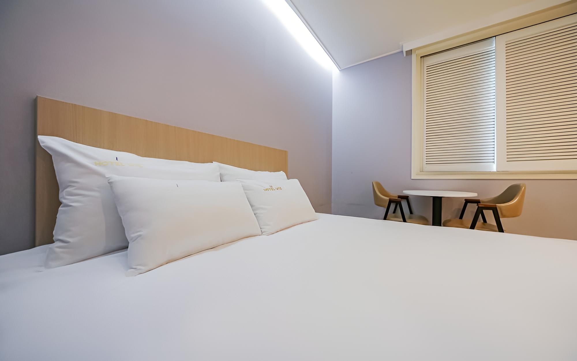Room (Business Standard (Double Bed Hotel B) - Photo 12