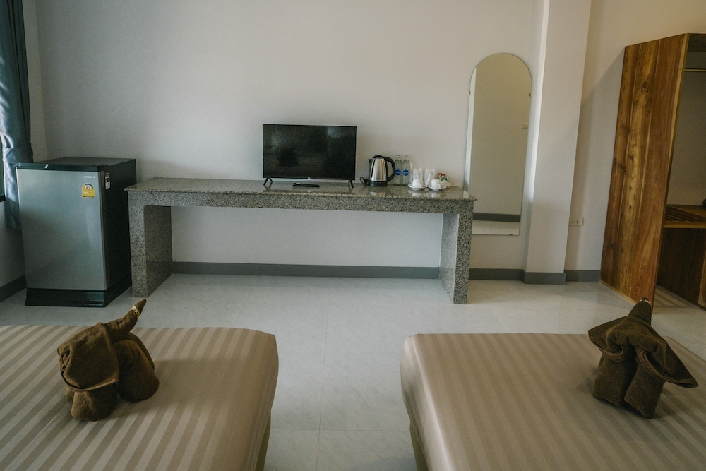 Deluxe Twin Room - Photo 6