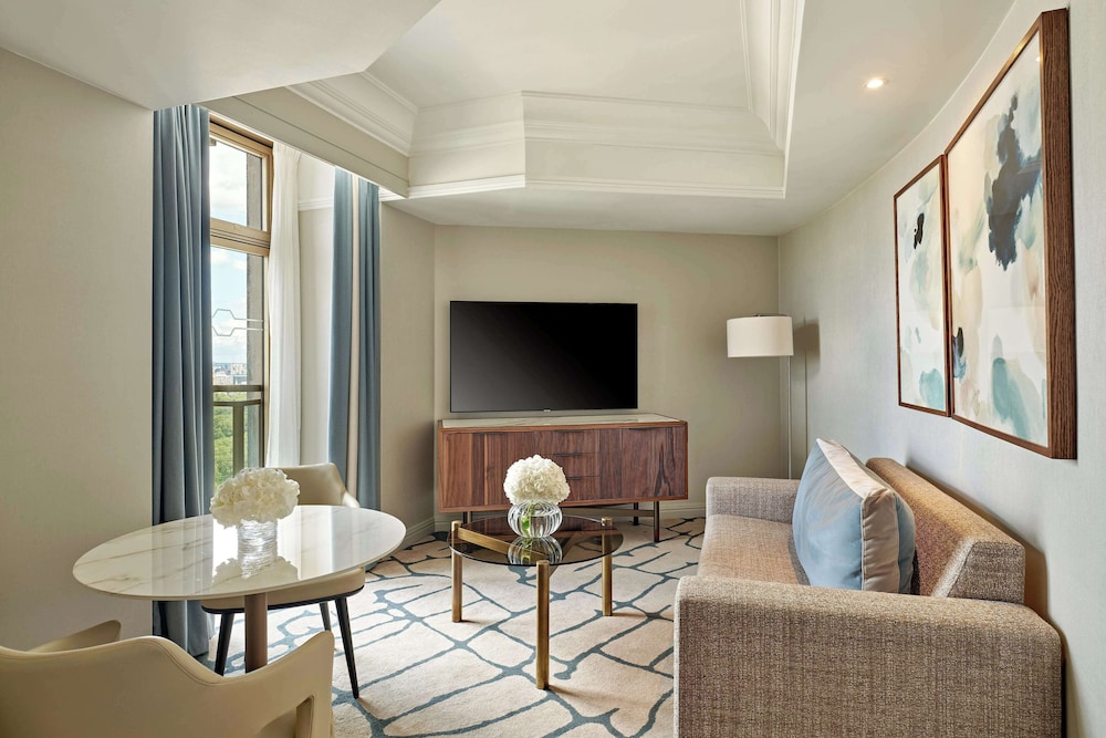 Executive Suite, 1 King Bed, Club Lounge Access (Mayfair)