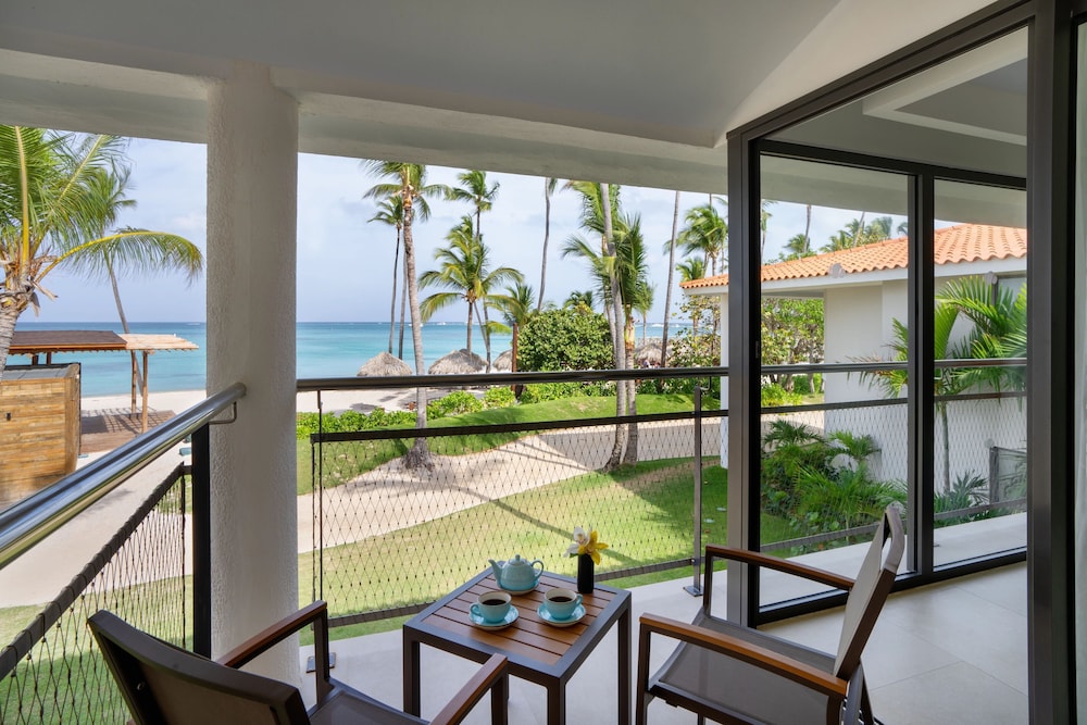 Junior Suite, 1 King Bed, Ocean View (Preferred Club) - Photo 2