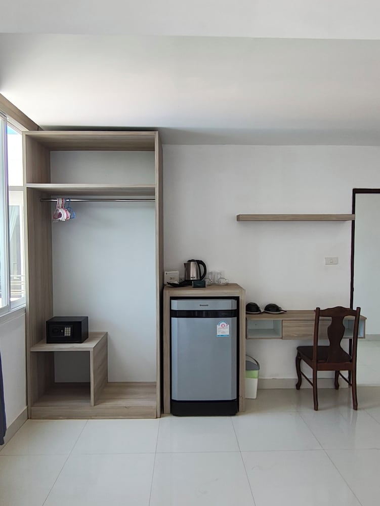 Deluxe Room, 1 Queen Bed, Sea View photo 3