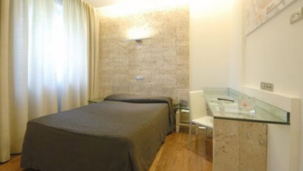 Classic Double Room Single Use photo 2