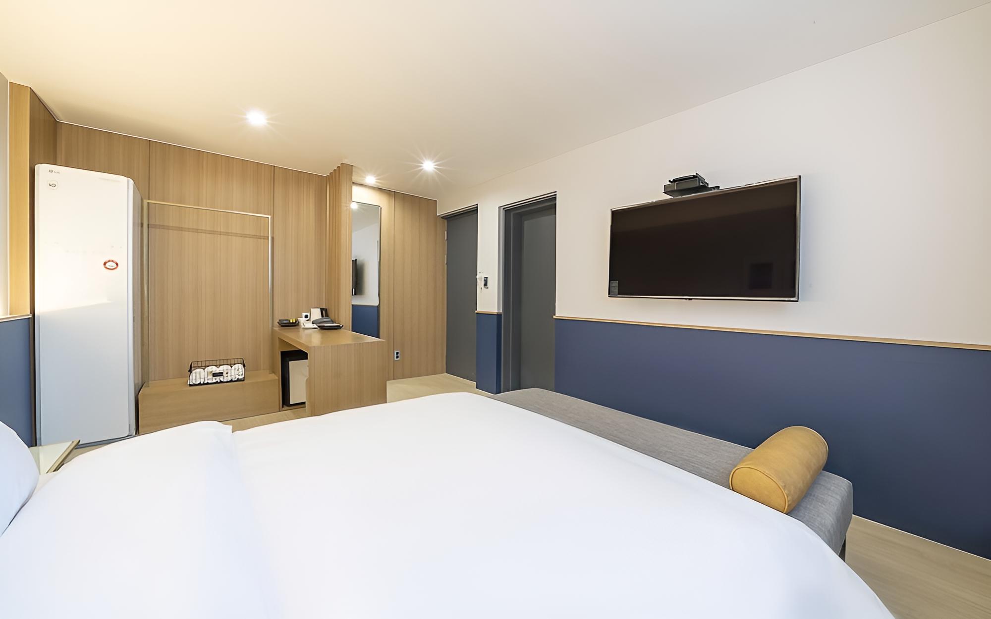 Room (VIP Double (with styler Netflix avail) - Photo 1