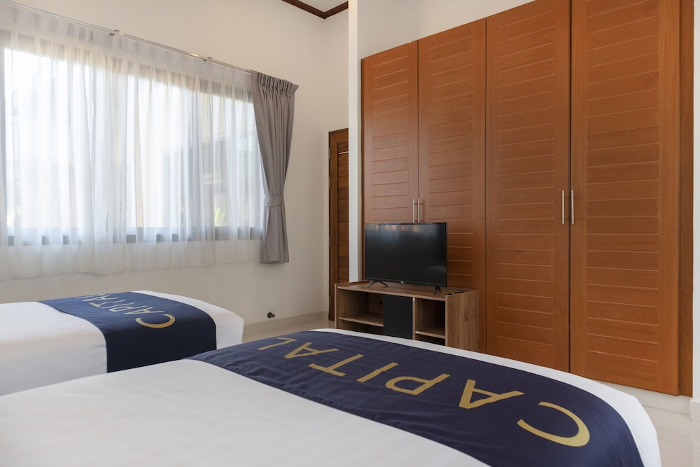 Deluxe Twin Room, Pool Access photo 3