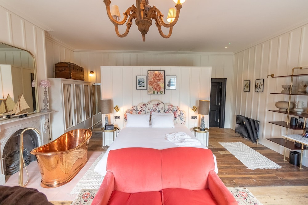 The Townhouse Suite - Photo 5