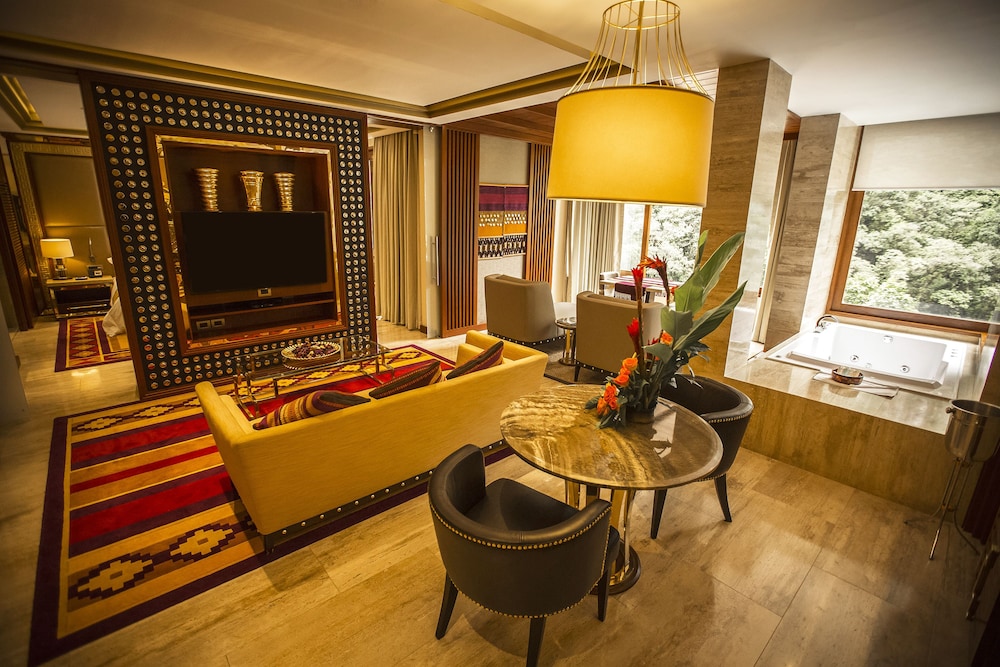 Premium Suite, 1 King Bed, River View - Photo 8