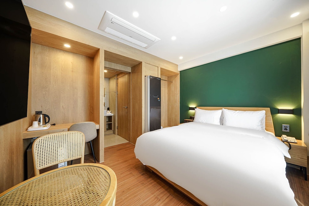 Deluxe Room - Photo 5