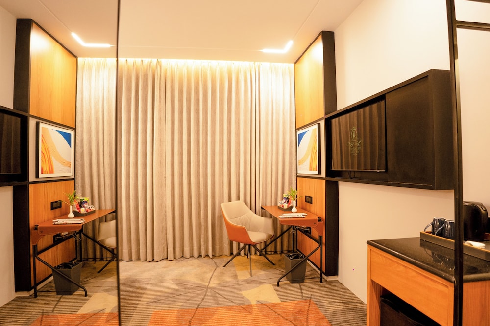 Executive Room, Non Smoking, Garden View - Photo 3