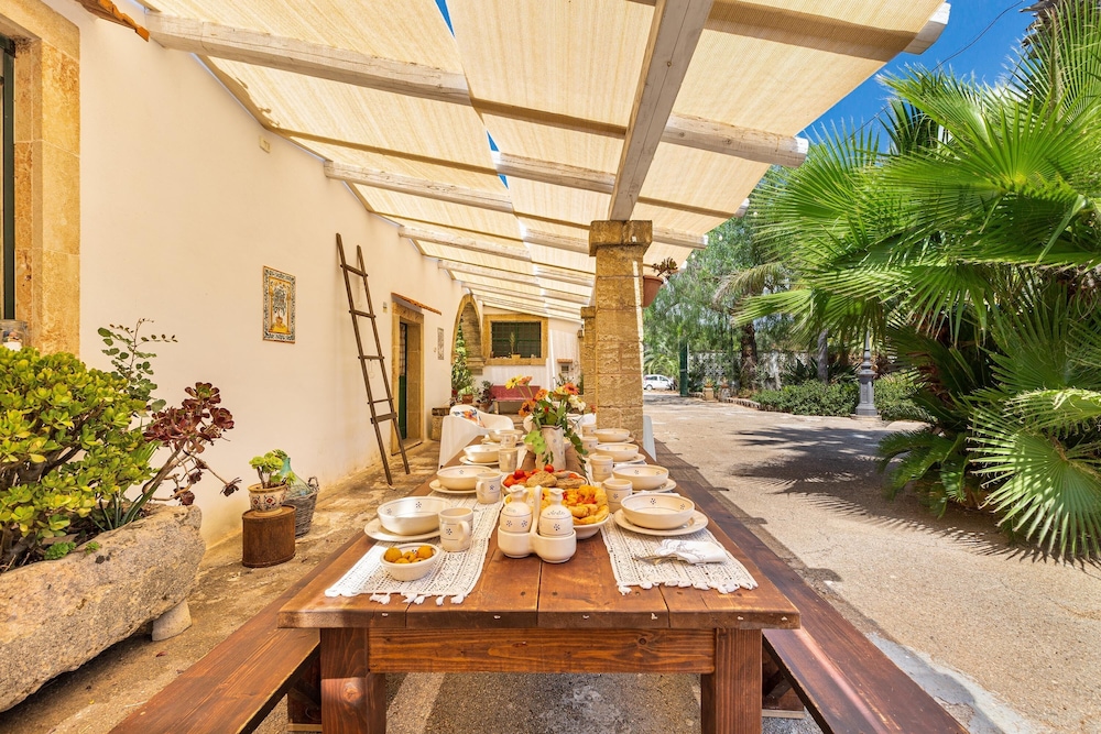 Villa photo 3