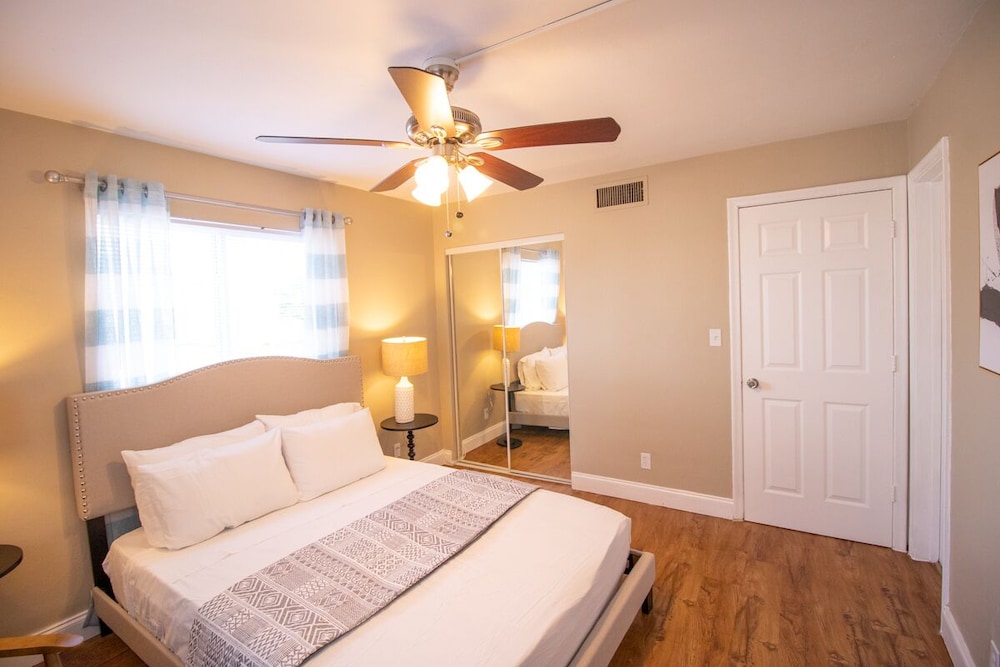 Superior 1-Bedroom Queen w/ Kitchen & Sofa Bed photo 3