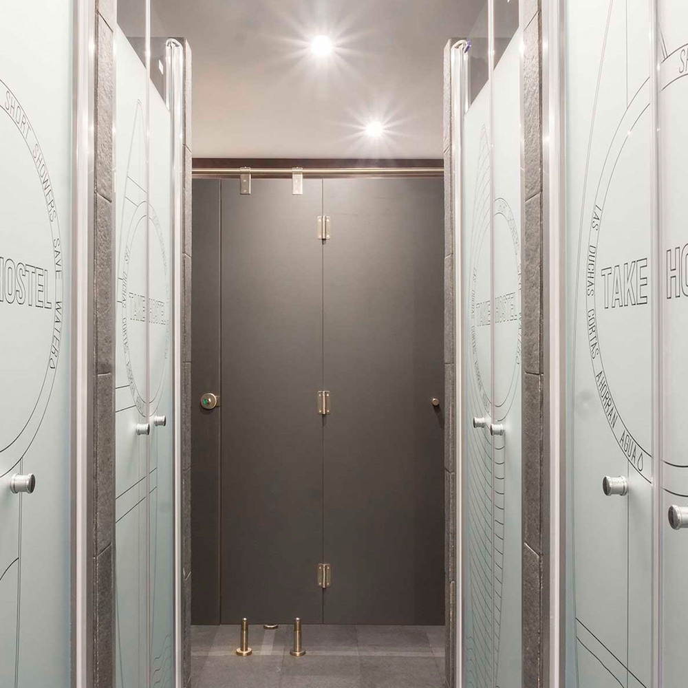Shared Dormitory, Mixed Dorm, Shared Bathroom (1 bed in a 4-Bed Dormitory Room) photo 3