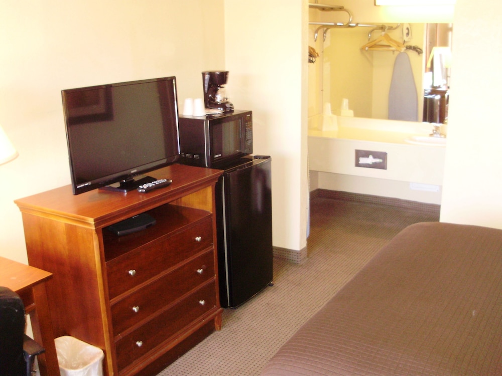 Deluxe Room, 1 King Bed photo 2