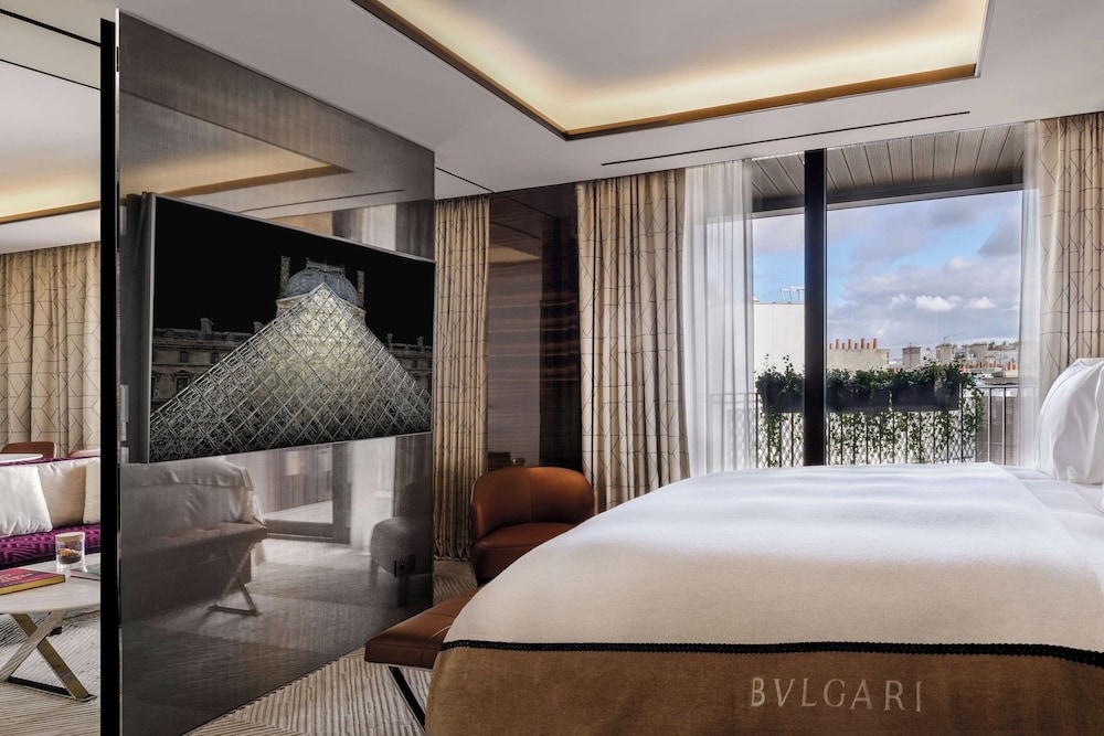 Deluxe Suite, City View