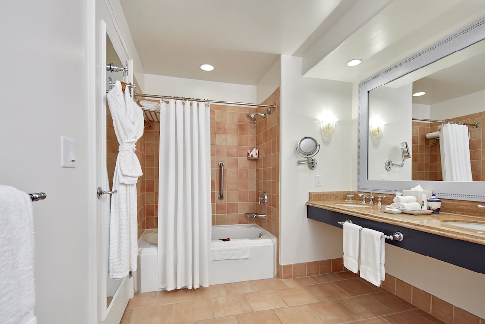 Club Room, 2 Queen Beds, Non Smoking (Universal Express Unlimited^ included)
