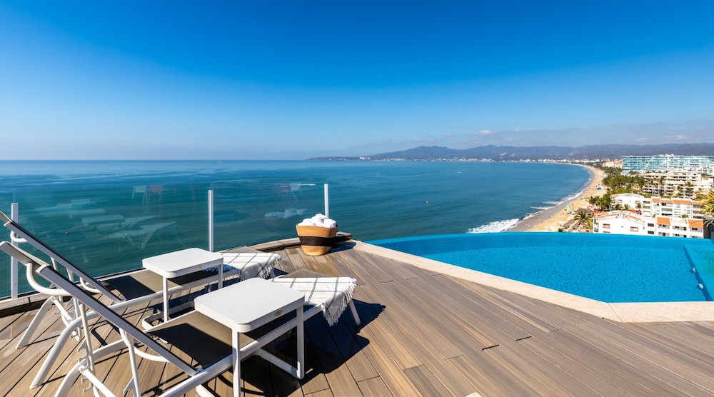 Luxury Apartment, 4 Bedrooms, Ocean View photo 2