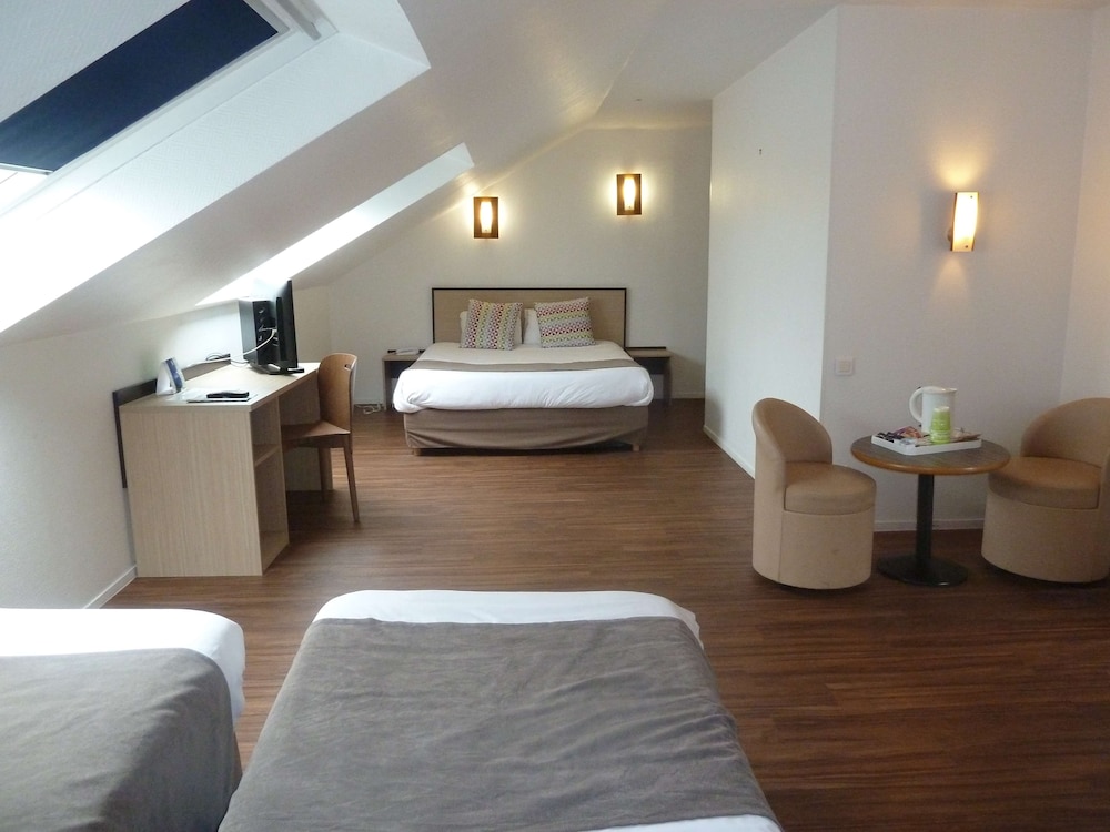 Standard Room, Multiple Beds - Photo 1