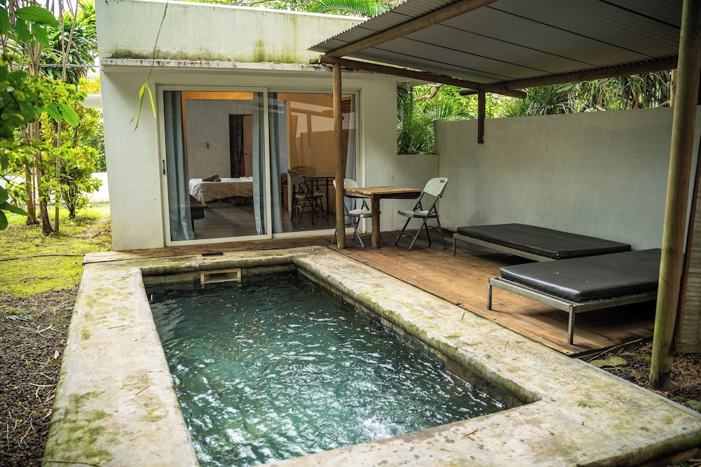 Room, Private Pool (LE FLAMBOYANT)